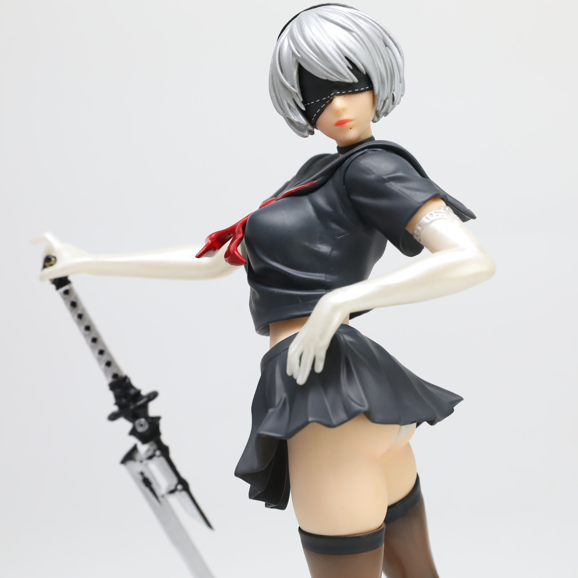 Фигурка 2B